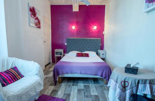 Tournon-d'Agenais Hotel | Logis Hôtels - Hôtel et Restaurant Les Voyageurs