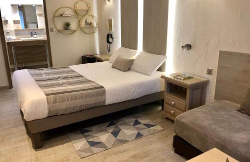 Villaines-la-Juhel Hotel | Logis Hotel Oasis