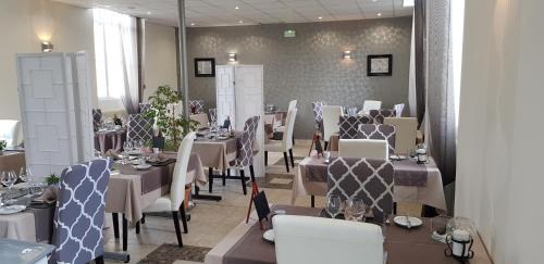 Vaas Hotel | Logis Hotel Restaurant Le Vedaquais