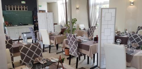 Vaas Hotel | Logis Hotel Restaurant Le Vedaquais