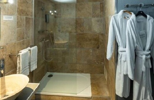 Oraison Hotel | LOGIS La Grande Bastide