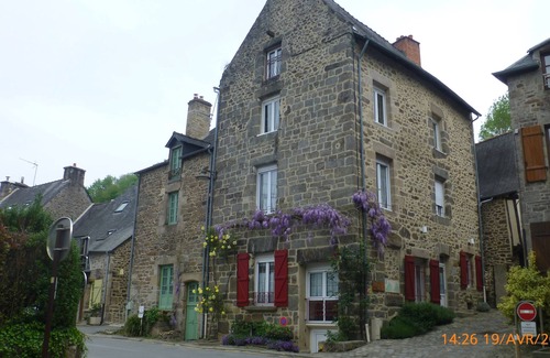 Lanvallay Apartment | Logis Located in the port of Dinan: walking, canoeing, sea relaxing