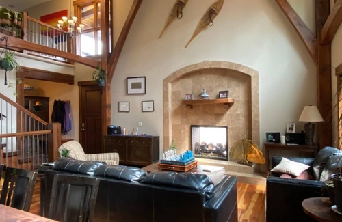 East Kootenay House | Logues Lodge Kimberley Chalet @ Ski Hill & across from Trickle Creek Golf Course