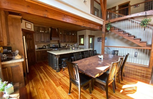 East Kootenay House | Logues Lodge Kimberley Chalet @ Ski Hill & across from Trickle Creek Golf Course