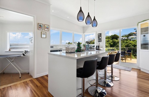 Khandallah House | Lohia Lustre - Wellington Holiday Home