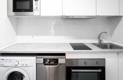 Parque de Roma Apartment | LOIRA BERDUSÁN: Modern Comfort Near the AVE
