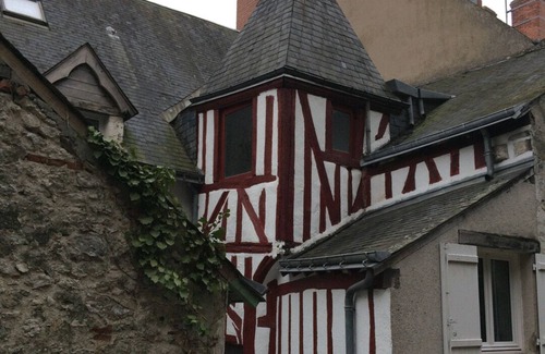 Blois Apartment | Loire Valley 18C 3-star apartment in Centre with today’s comfort and garden