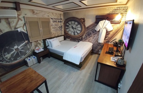 Hyomok Hotel | LOL Motel