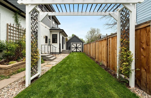 Old Town West House | Lola House! Cozy Comfort, Prime Old Town Location