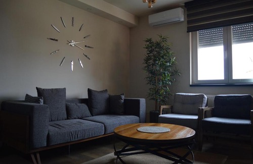 Jagodina Apartment | LOLA