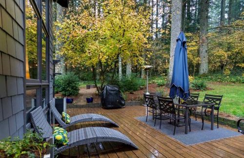 Rhododendron House | Lolowood Chalet - Modern cozy nature retreat dog friendly