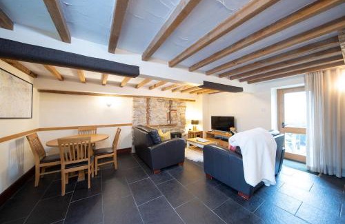 Crowdecote House | Lomas Cottage