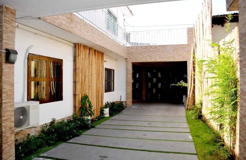 Lome Apartment | Lome Bamboo Lodge