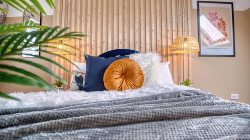 Acton Villa | London Acton - hot tub, cinema & gaming room