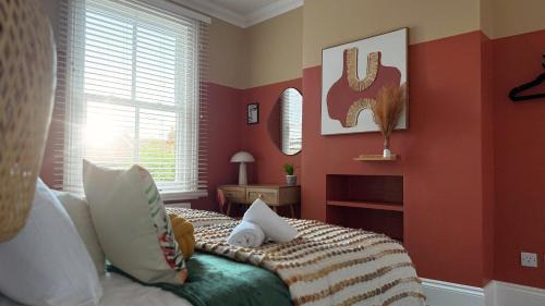 Acton Villa | London Acton - hot tub, cinema & gaming room