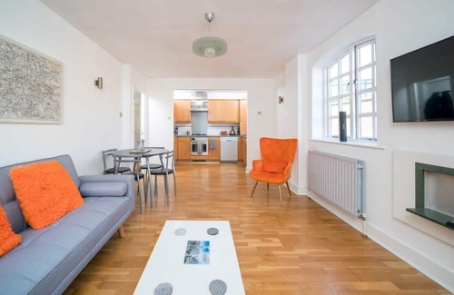 Riverside Apartment | London Bridge 🏡 Deluxe Two-Bedroom Serviced Apartment