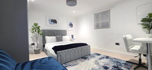 Newham Apartment | London Cosy 2 Bedroom Modern Suite Central, Excel, Stratford Wanstead Sleeps 4