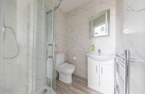 St. George's Apartment | London Double Bedroom Hotel In Tufnell Park With WiFi