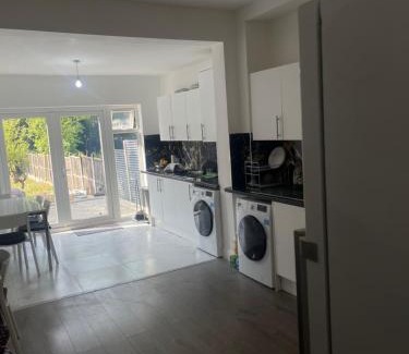 West Finchley House | London En-Suites