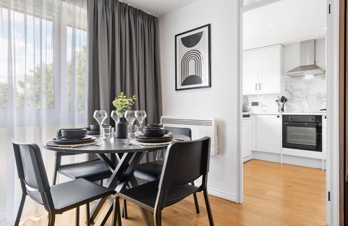 Coppetts Apartment | London Grove Apartments