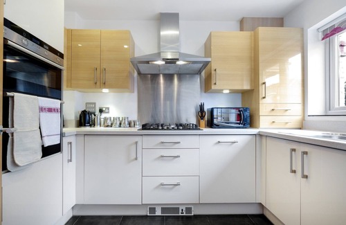 Stanwell House | London Heathrow Living Holywell Springs Serviced House