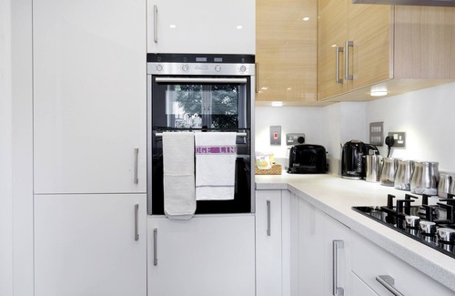 Stanwell House | London Heathrow Living Holywell Springs Serviced House