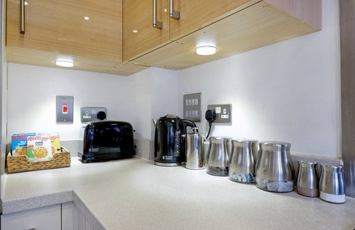 Stanwell House | London Heathrow Living Holywell Springs Serviced House