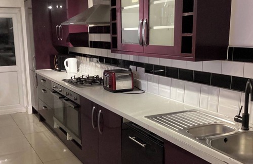 River House | London Heathway Bliss - Spacious 4-Bed House