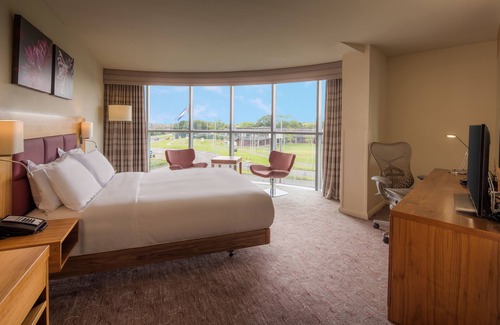 Tea Green Hotel | London Luton Vale Hotel