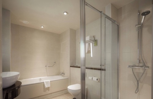 Tea Green Hotel | London Luton Vale Hotel