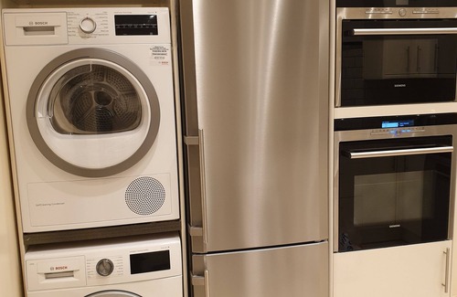 Chiswick Riverside Apartment | London Luxury 1 bed flat 4 mins to Ilford Stn - kitchen