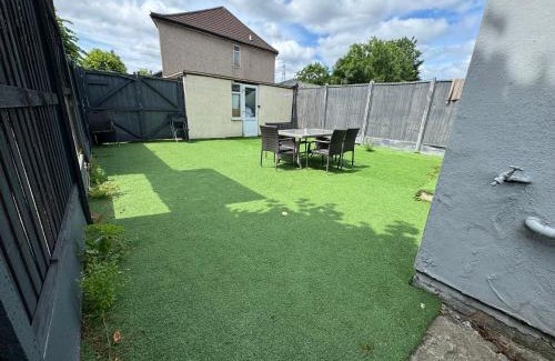 Cranbrook Apartment | London Luxury 2Bedrooms, Reception, Garden, Apartment