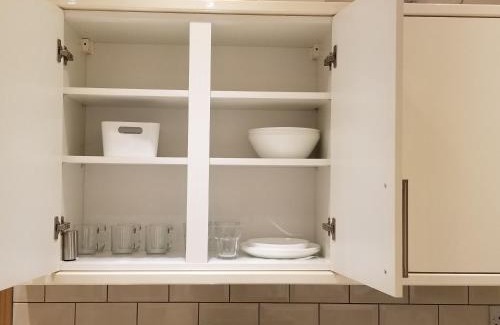 Clayhall Apartment | London Luxury Apartment 4 Bedroom Sleeps 12 people with 4 Bathrooms 1 Min walk from Station