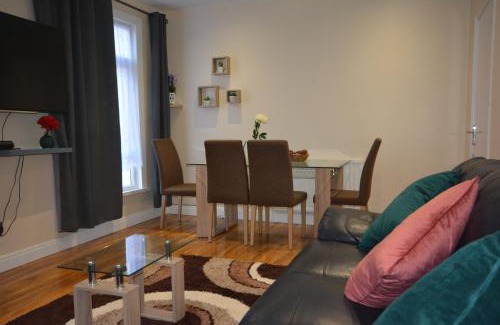 Leabridge Apartment | London Modern 4 Bedroom Apartment