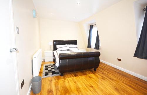 Leabridge Apartment | London Modern 4 Bedroom Apartment