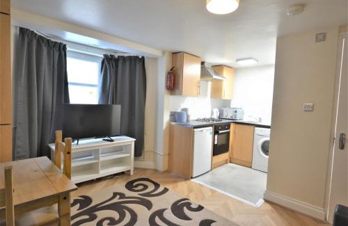 Leabridge Apartment | London Modern One Bedroom Apartment