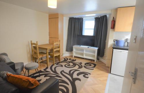 Leabridge Apartment | London Modern One Bedroom Apartment