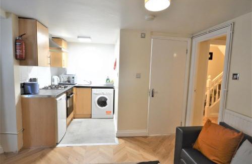 Leabridge Apartment | London Modern One Bedroom Apartment