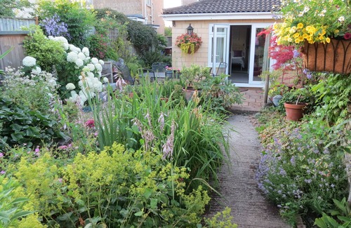 Chippenham Apartment | London Road Garden Annex "Home Away From Home"