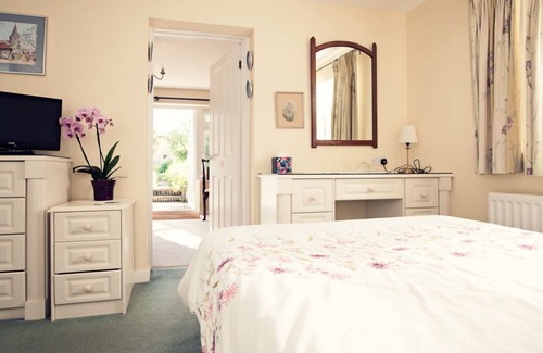 Chippenham House | London Road Guest Accommodation
