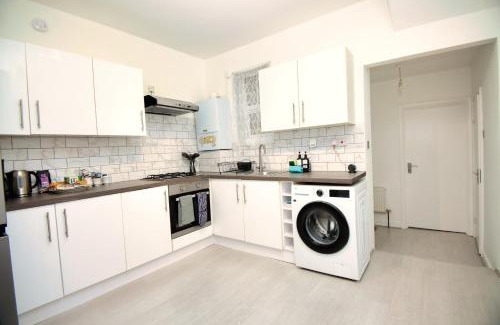 Bruce Grove Apartment | London Serviced Accommodation near Tottenham Hotspurs Football Stadium Great for Contractors