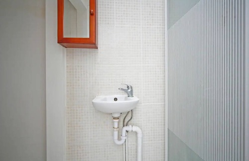 Grove Green Bed & Breakfast | London Smart Economy Single near Metro Central Line