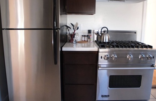 Silver Lake House | London St house between SilverLake Blvd and Hoover 2bd 2ba-secured gated parking