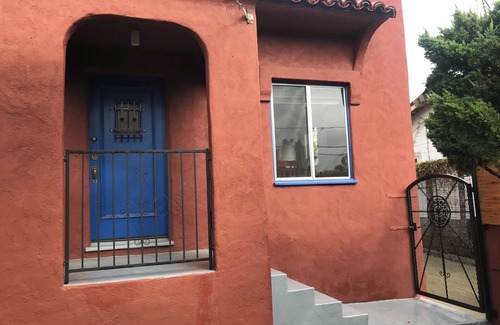 Silver Lake House | London St house between SilverLake Blvd and Hoover 2bd 2ba-secured gated parking