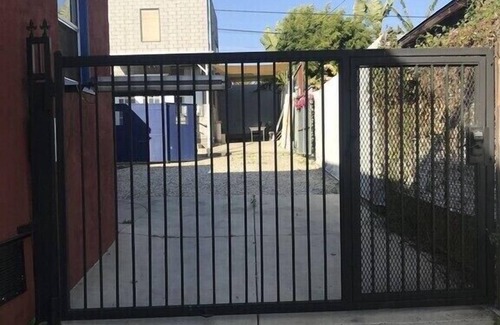 Silver Lake House | London St house between SilverLake Blvd and Hoover 2bd 2ba-secured gated parking
