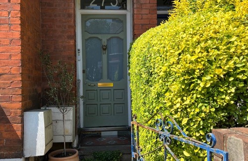 Bruce Grove Apartment | London Stylish 2 Bedroom First Floor Flat