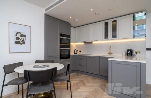 Chelsea Harbour Apartment | London Tower Retreat - Modern 2 Bedroom Apartment