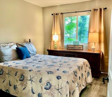 Edgewater House | London Towne Bungalow Wloft - Walk To The Beach!