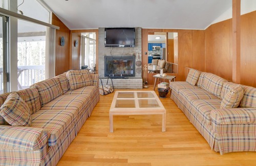 Londonderry House | Londonderry Vacation Home w/Deck + Gas Grill!