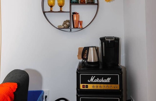 Tofino Apartment | Lone Cone Lounge - Sleeps 2 - Downtown Tofino